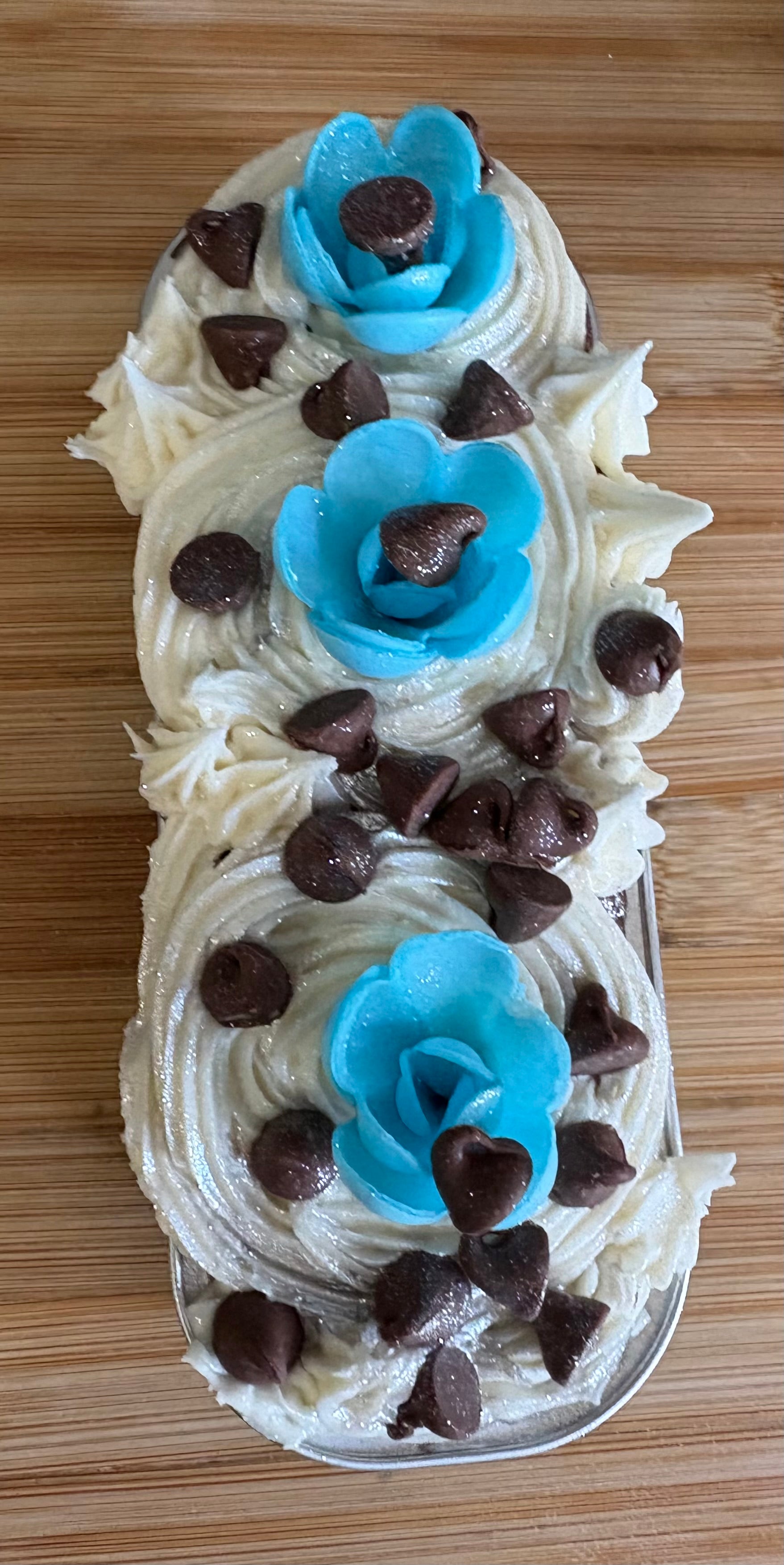 Long Cakes: Cake with Icing in a long tin